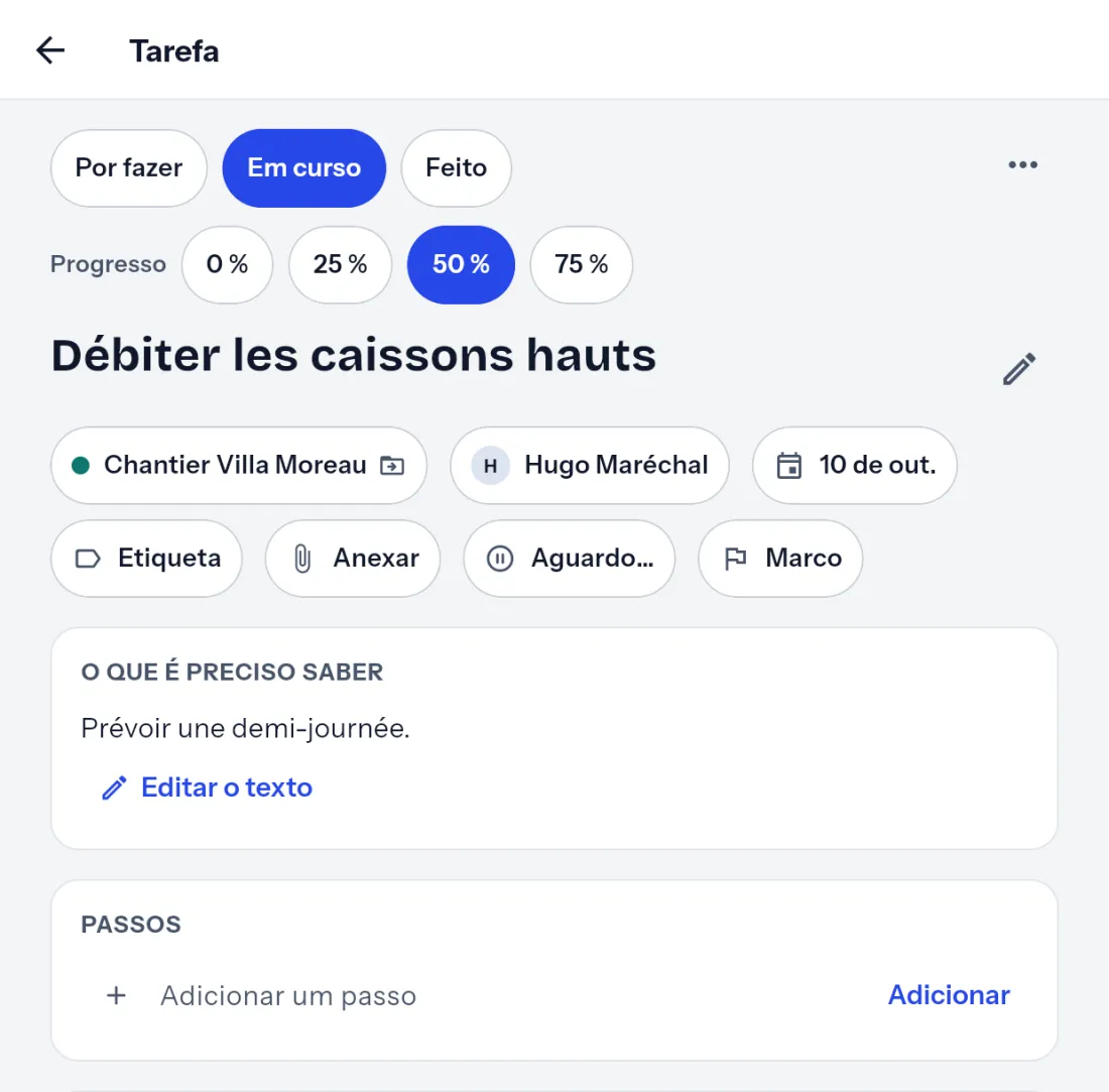 Uma tarefa: projeto, responsável, data, botão para juntar um ficheiro, conversa.